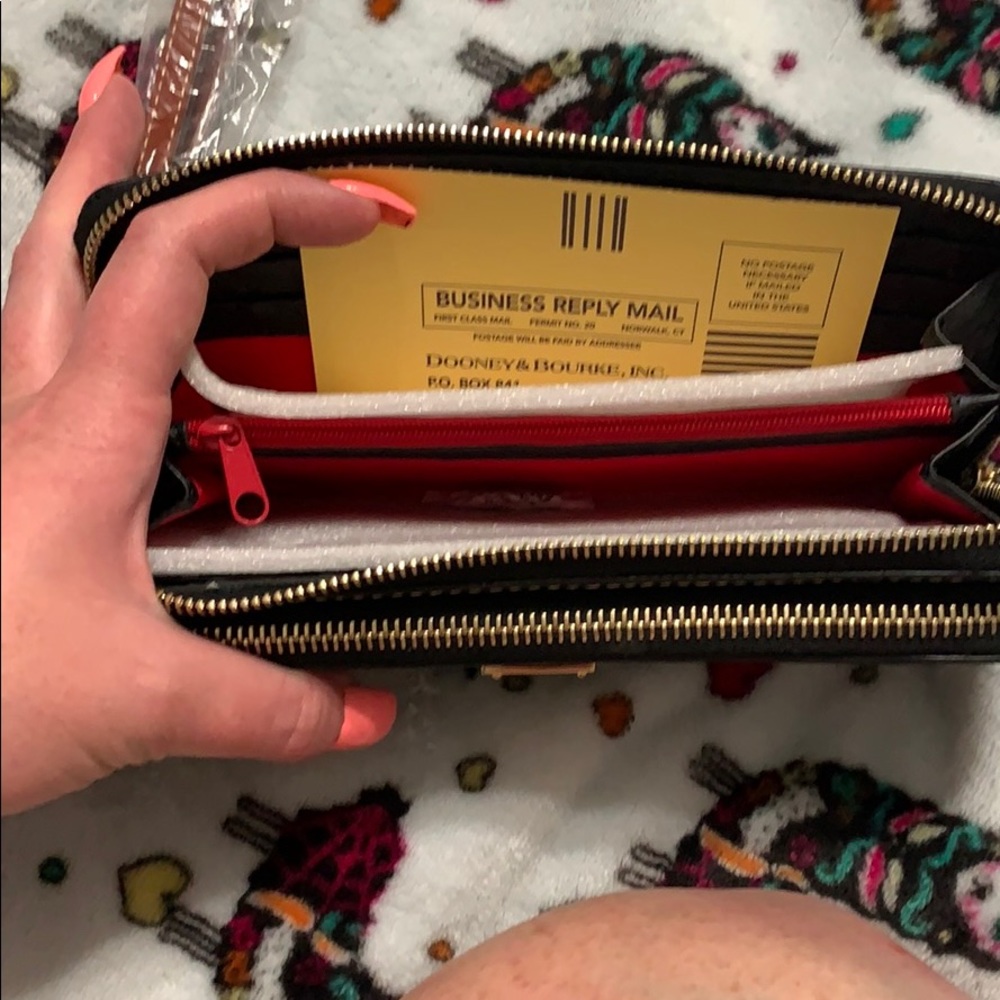 Dooney & Bourke wallet - Picture 2 of 4